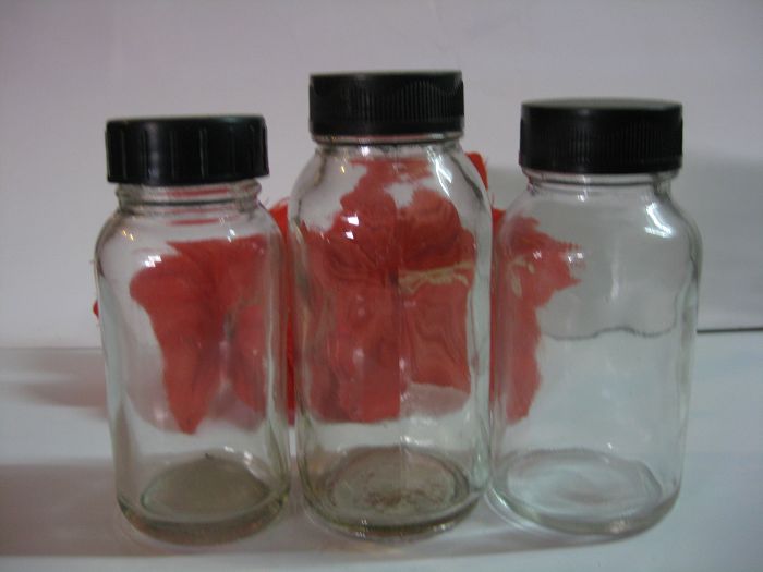 专业销售玻璃瓶，高白料玻璃瓶，水晶玻璃瓶，香精玻璃瓶，药用瓶