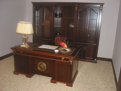 利明木业供应学校办公家具。