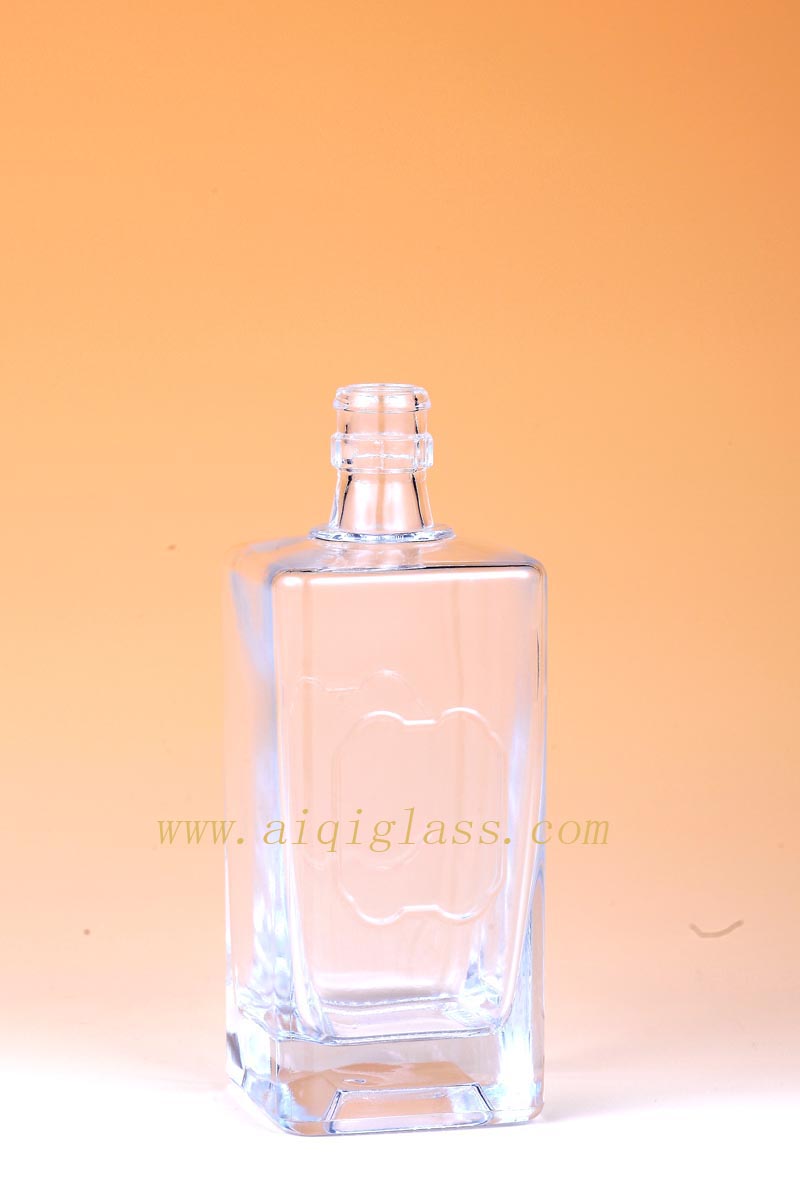 供应广东广州高品质 [玻璃酒瓶]设计，策划