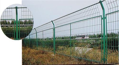 护栏网，护栏网的规格 网孔8x16cm 立柱直径5cm