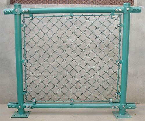 球场护栏网，球场护栏网的规格 网孔cm5x5 立柱7x10cm