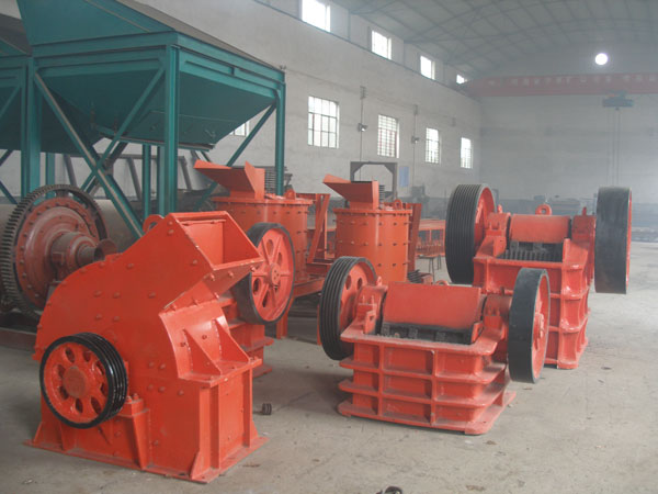 重庆石头破碎设备制砂机钢渣粉碎机内蒙贵州复合式破碎机制砂机