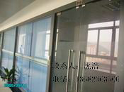 深圳装修公司安装幕墙维修、各式玻璃门、维修玻璃门窗、更换玻璃门夹