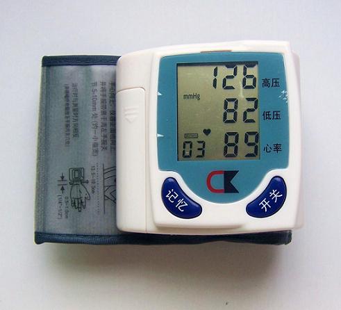  电子手腕式血压计 