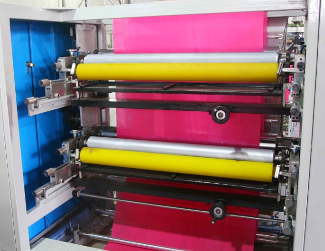 供应2色印刷制袋一体化无纺布制袋机