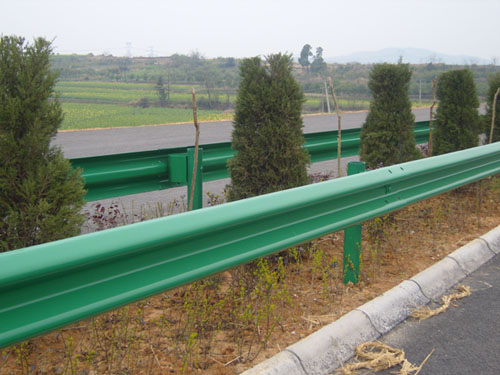 青海省西宁市高速公路护栏护栏板护栏网标志牌刺丝