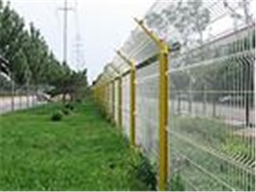 桃型柱护栏网 护栏网价格，护栏网的用途 明明网栏