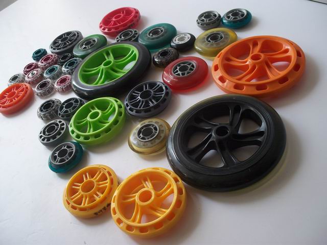 供应滑板车轮，溜冰鞋透明轮，深圳四马注塑加工塑胶轮子