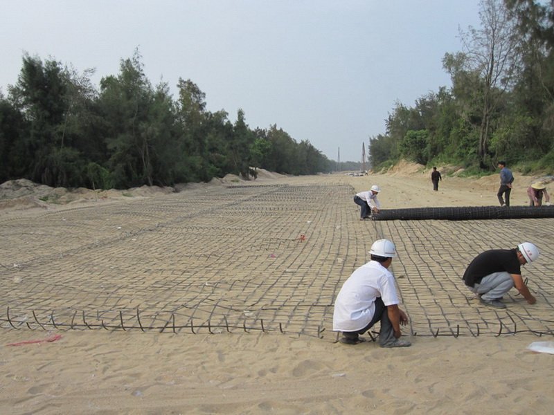 泰安瑞亨鋼塑土工格柵優(yōu)惠供應(yīng)，鋼塑土工格柵，瑞亨生產(chǎn)，信譽質(zhì)量雙保證