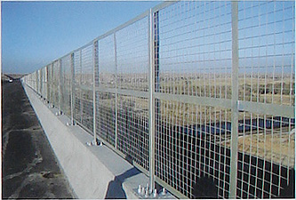 供应高速框架护栏网，框架扁铁网 友良护栏