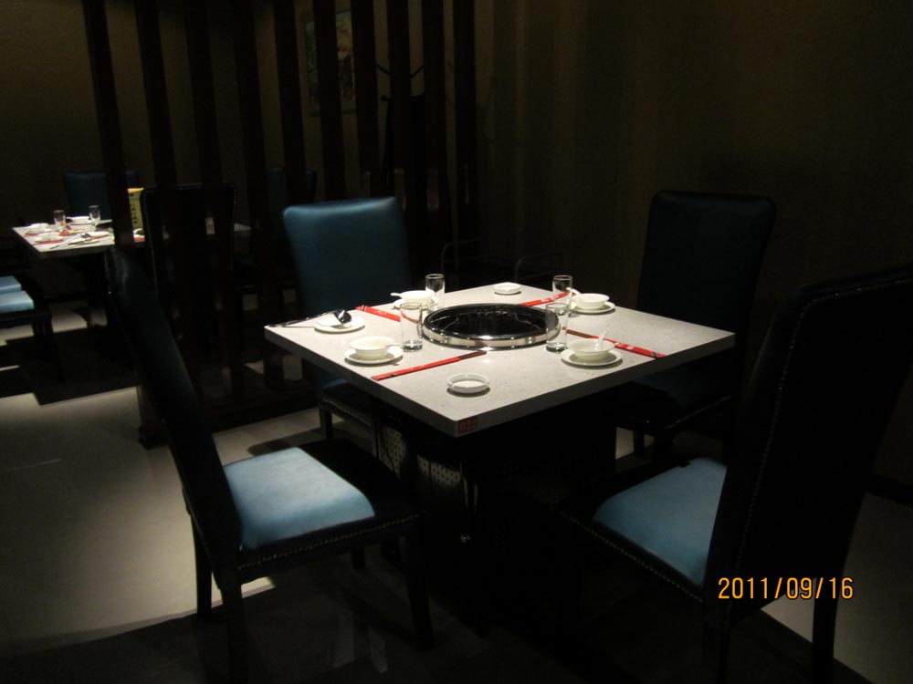 厂家直销：大理石实木火锅桌，长沙大理石火锅桌