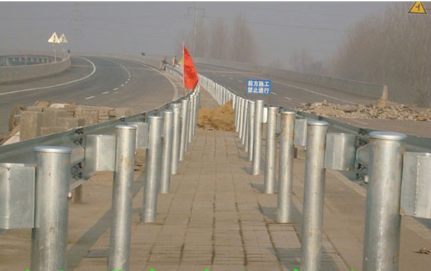 防撞波形护栏板|高速公路护栏立柱配件 临邑新亚交通设施公司
