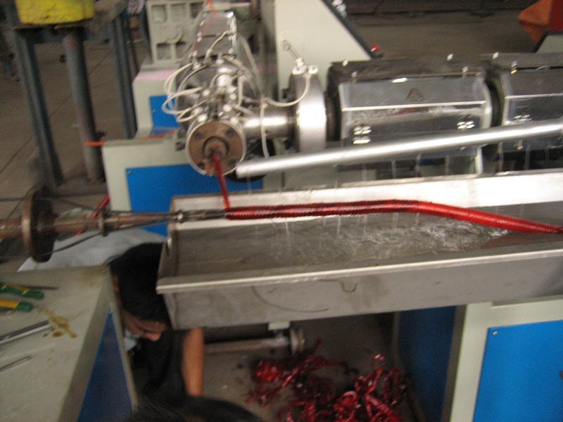 PVC螺旋增强管挤出机，青岛和泰塑料机械有限公司