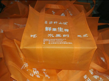 供应北京塑料袋，纸袋，无纺布袋，复合包装袋，联系雄县德峰塑料包装厂13933206799