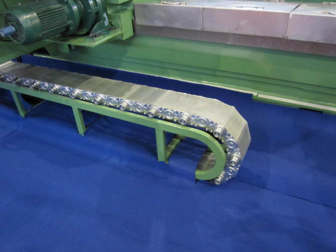 “yz”专业厂家生产：机床塑料拖链，镗铣床拖链，金属拖链
