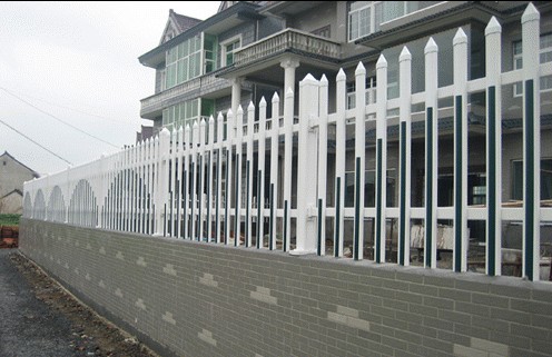 山东PVC厂家供应PVC护栏，PVC院墙围栏，PVC空调格栅，PVC花架花桶，草坪围栏，别墅PVC院墙围栏