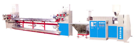 青岛海天一塑胶机械---专业供应HDPE硅芯管材成套机组等设备