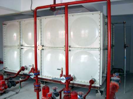 供应沈阳玻璃钢水箱，３０４不锈钢水箱，海城玻璃钢水箱