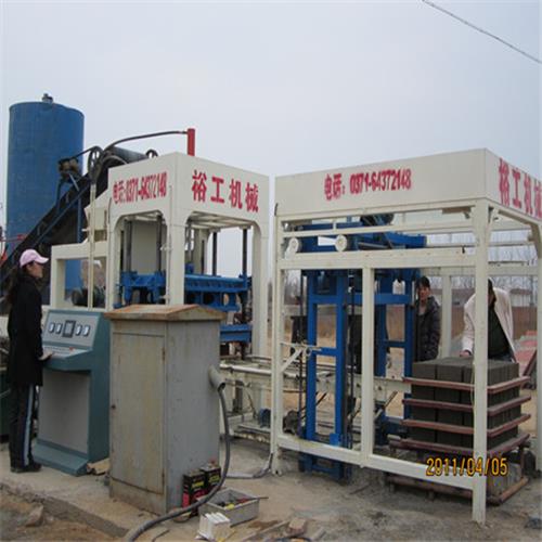 郑州裕工专业打造优质免烧制砖机|全自动免烧砌块砖机报价GY