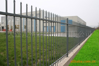 供应盘锦铁艺护栏，盘锦市政交通护栏，盘锦工厂护栏，15年免维护