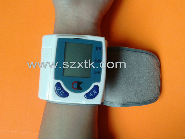 供应手腕式电子血压计原始图片3