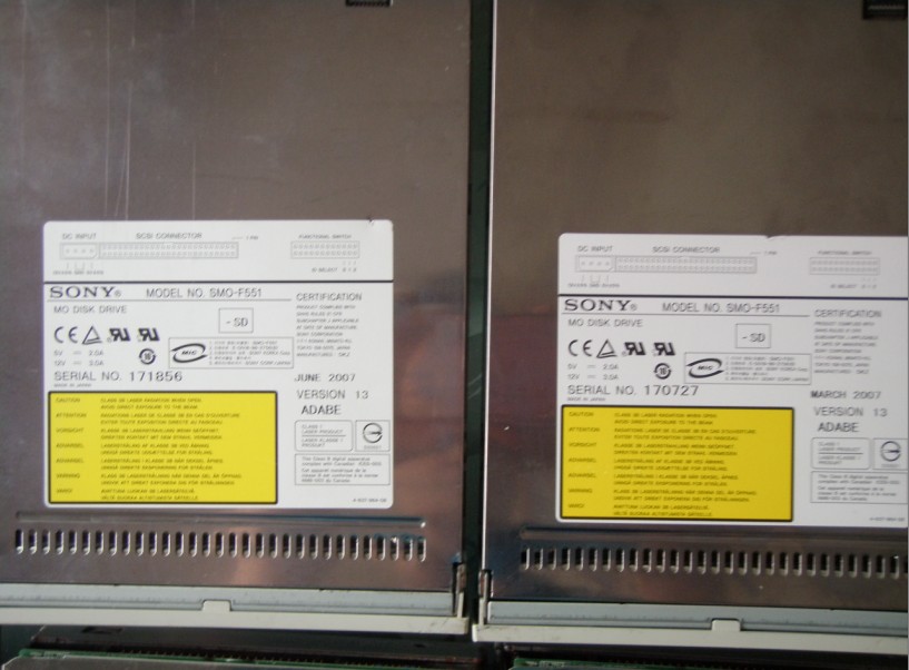 索尼F551 MO驱动器，MO光盘，磁带深圳万绪电子有货