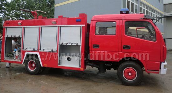 东风多利卡4吨水罐消防车