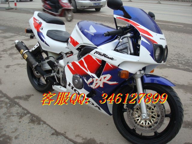 特价卖本田CBR400摩托车
