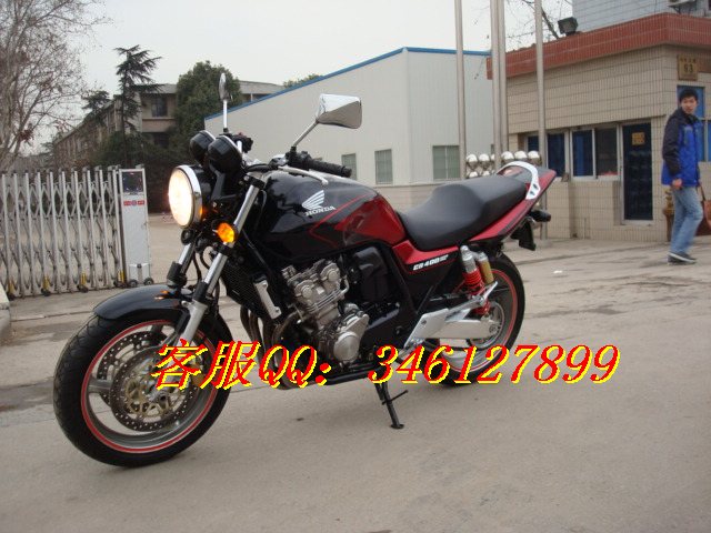 特价卖本田CB400摩托车