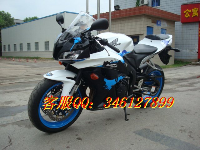 特价卖本田CBR-600RR摩托车